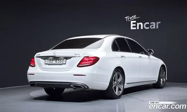 Mercedes-Benz E-Class 2018 2.0 автомат (гидро), миниатюра 2