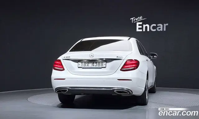 Mercedes-Benz E-Class 2018 2.0 автомат (гидро), миниатюра 4