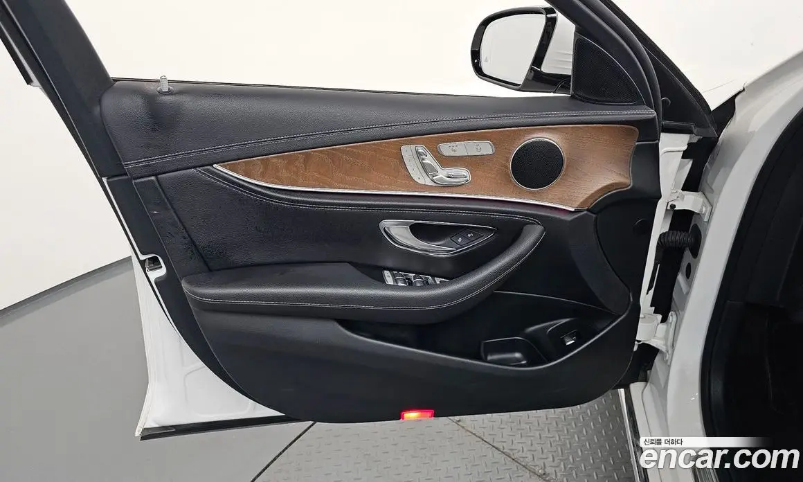 Mercedes-Benz E-Class 2019 1.9 автомат (гидро), фото 14 Mercedes-Benz E-Class 2019 1.9 автомат (гидро), фото 14