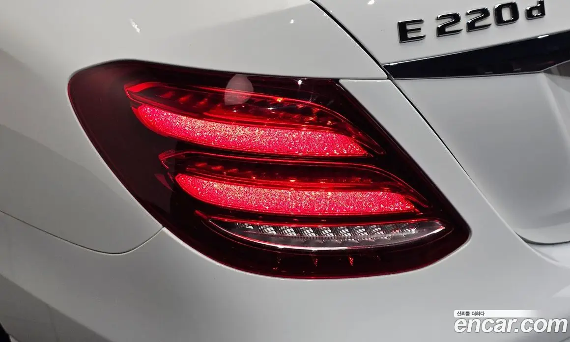 Mercedes-Benz E-Class 2019 1.9 автомат (гидро), фото 9 Mercedes-Benz E-Class 2019 1.9 автомат (гидро), фото 9