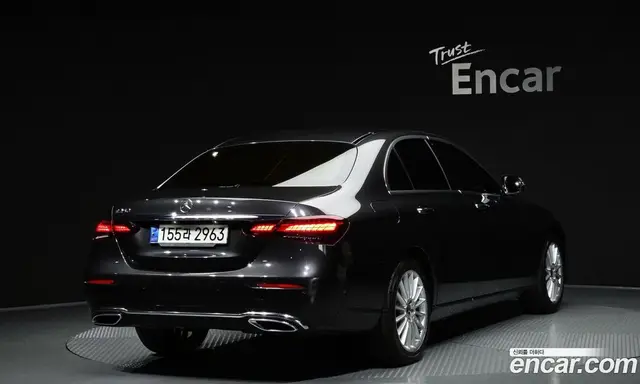 Mercedes-Benz E-Class 2022 2.0 автомат (гидро), миниатюра 2