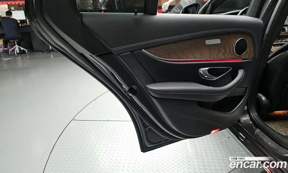 Mercedes-Benz E-Class 2022 2.0 автомат (гидро), фото 15