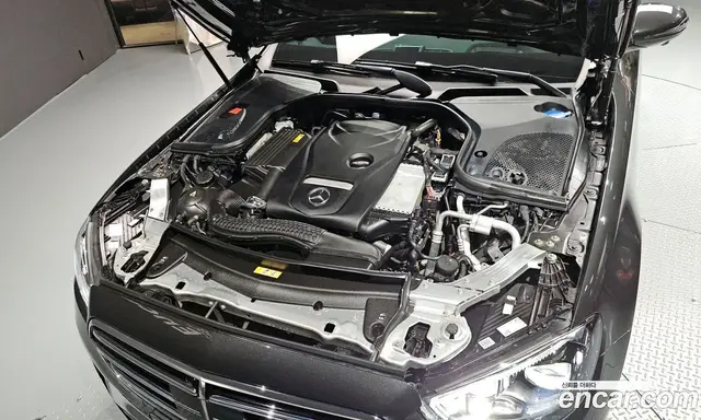 Mercedes-Benz E-Class 2022 2.0 автомат (гидро), миниатюра 6