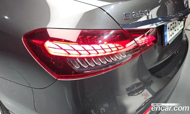Mercedes-Benz E-Class 2022 2.0 автомат (гидро), миниатюра 9