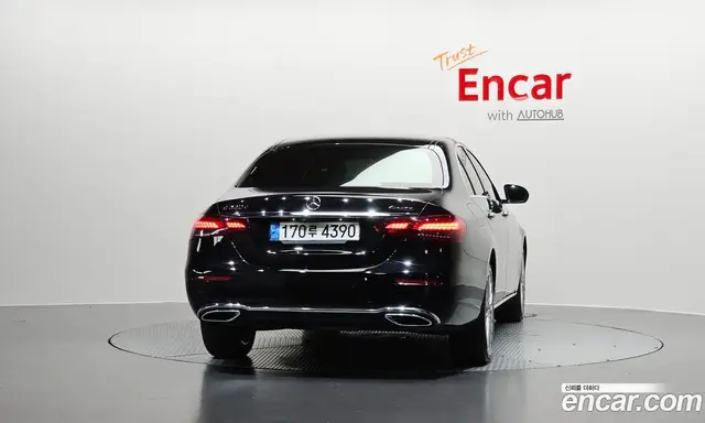 Mercedes-Benz E-Class 2023 1.9 автомат (гидро), миниатюра 4