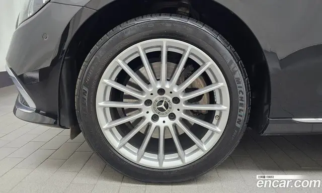 Mercedes-Benz E-Class 2023 1.9 автомат (гидро), миниатюра 5