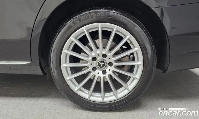 Mercedes-Benz E-Class 2023 1.9 автомат (гидро), миниатюра 7