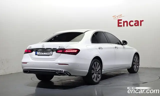 Mercedes-Benz E-Class 2023 2.0 автомат (гидро), миниатюра 2