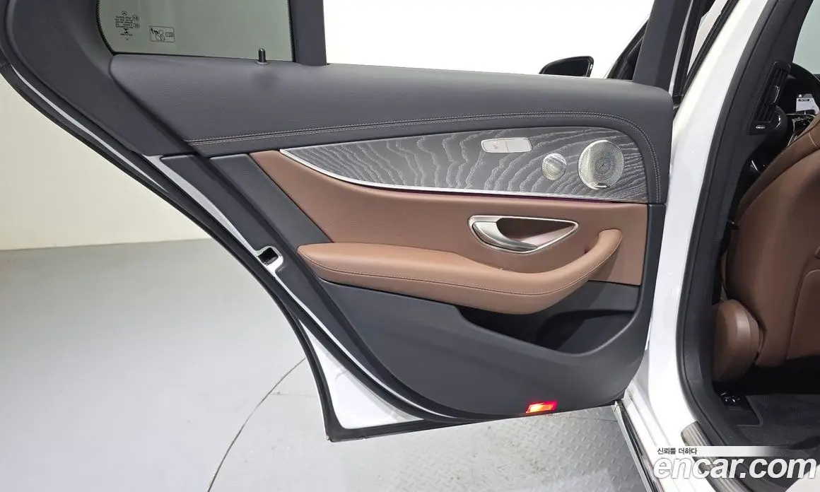 Mercedes-Benz E-Class 2023 2.0 автомат (гидро), фото 15