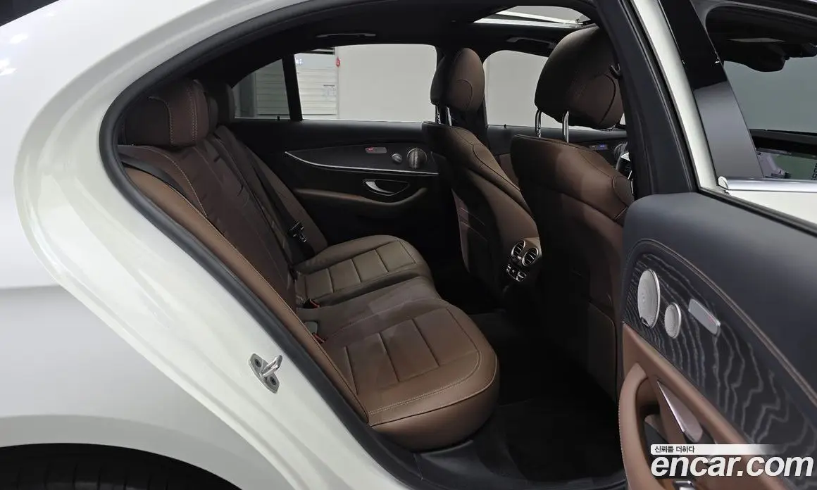 Mercedes-Benz E-Class 2023 2.0 автомат (гидро), фото 17