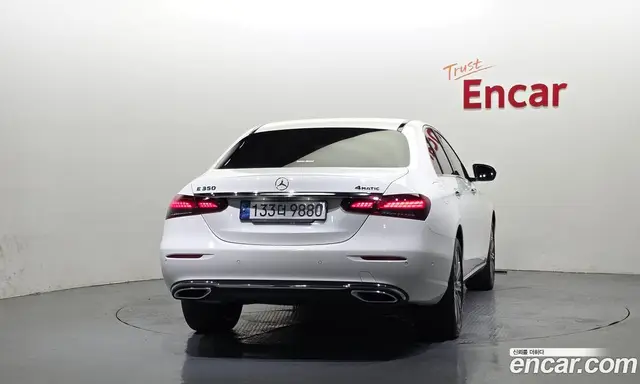 Mercedes-Benz E-Class 2023 2.0 автомат (гидро), миниатюра 4