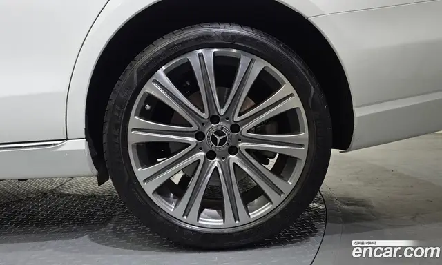 Mercedes-Benz E-Class 2023 2.0 автомат (гидро), миниатюра 7