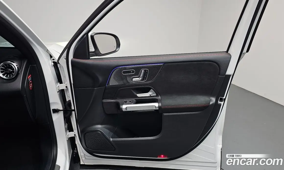 Mercedes-Benz GLB-Class 2023 2.0 автомат (гидро), фото 13