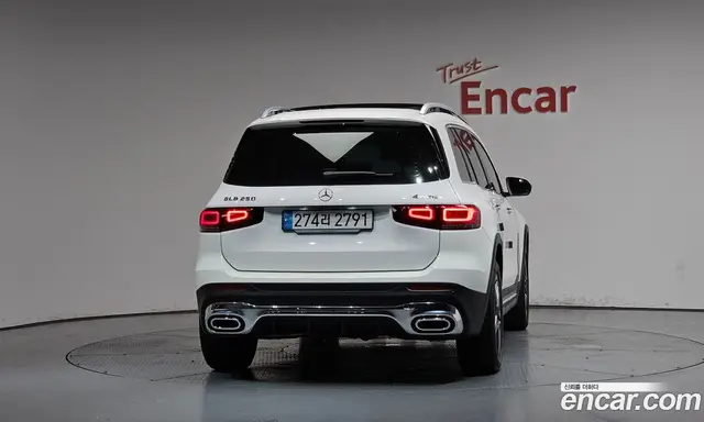 Mercedes-Benz GLB-Class 2023 2.0 автомат (гидро), миниатюра 3