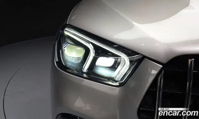 Mercedes-Benz GLE-Class 2023 3.0 автомат (гидро), миниатюра 8