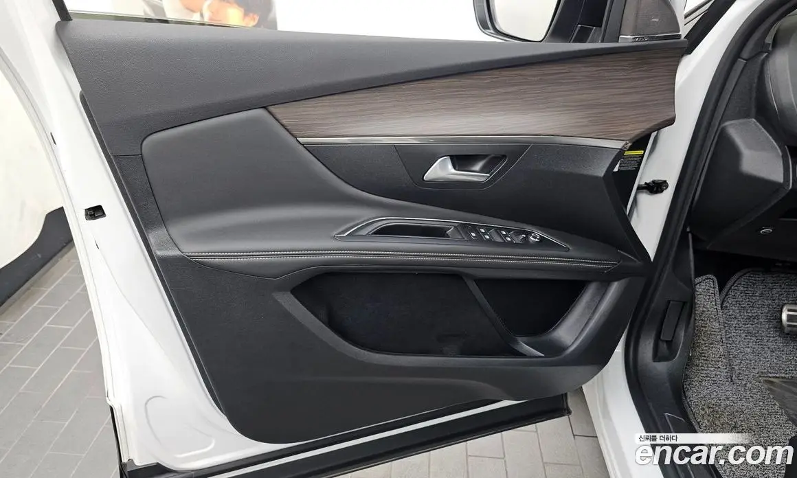 Peugeot 3008 2022 1.2 автомат (гидро), фото 14