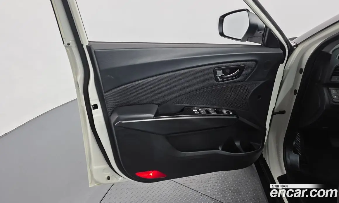 SsangYong TIBOLI 2016 1.6 автомат (гидро), фото 15