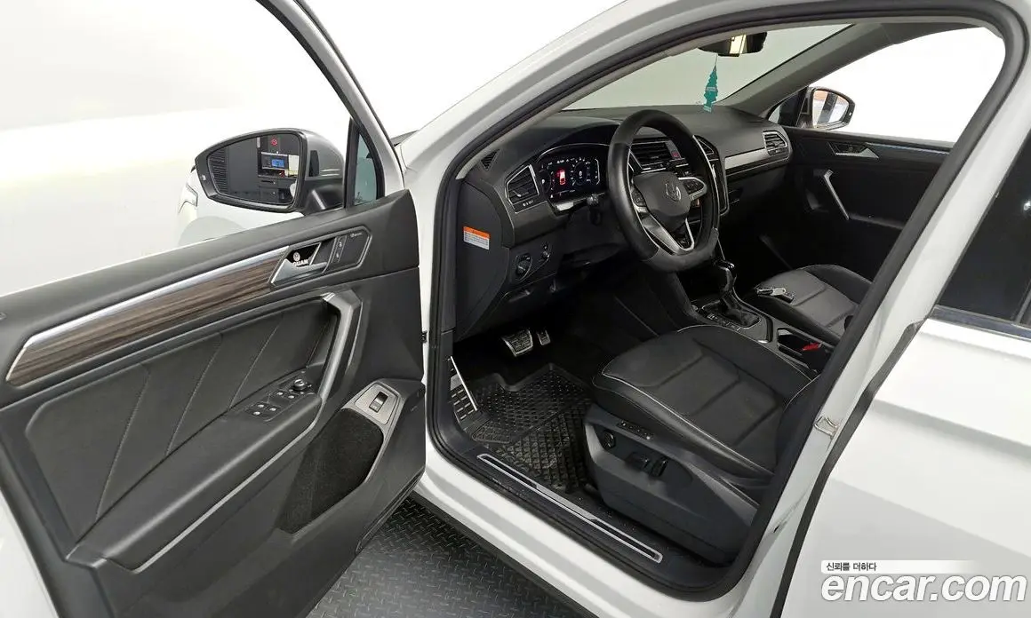 Volkswagen Tiguan 2022 2.0 автомат (гидро), фото 12