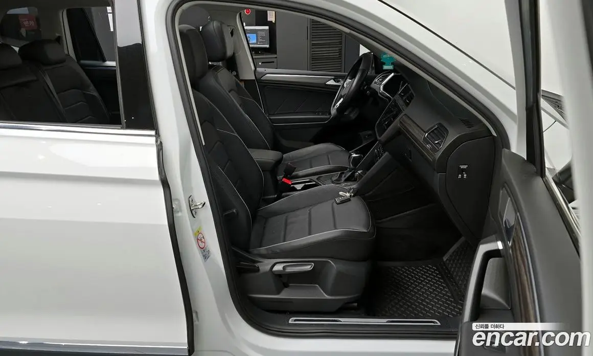 Volkswagen Tiguan 2022 2.0 автомат (гидро), фото 16