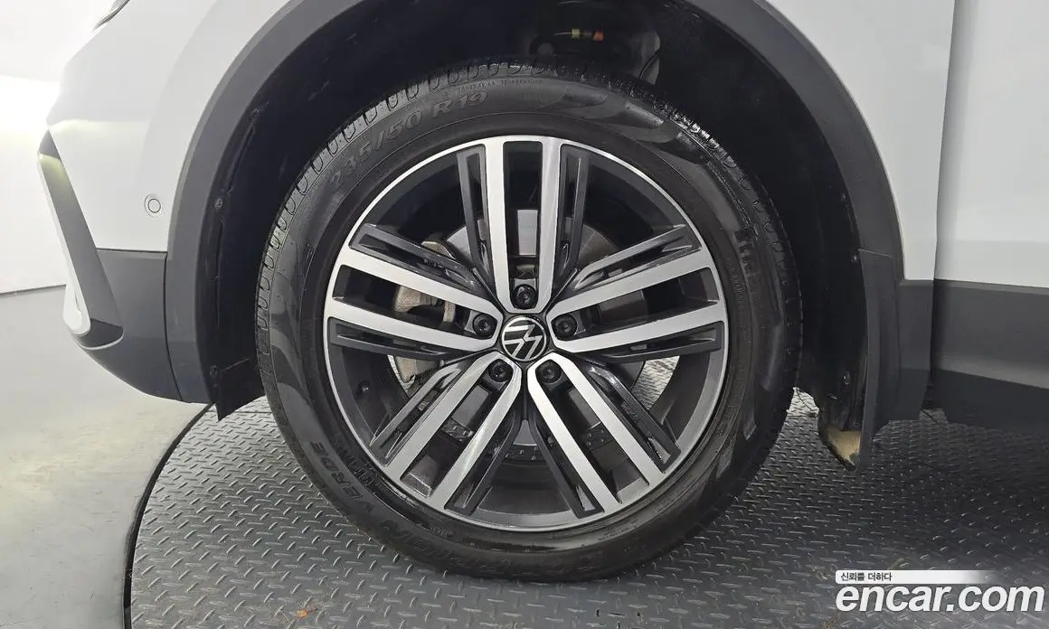 Volkswagen Tiguan 2022 2.0 автомат (гидро), фото 4