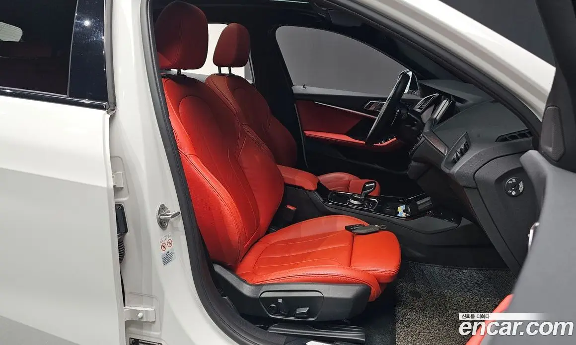 BMW 1 серия 2022 2.0 автомат (гидро), фото 13 BMW 1 серия 2022 2.0 автомат (гидро), фото 13