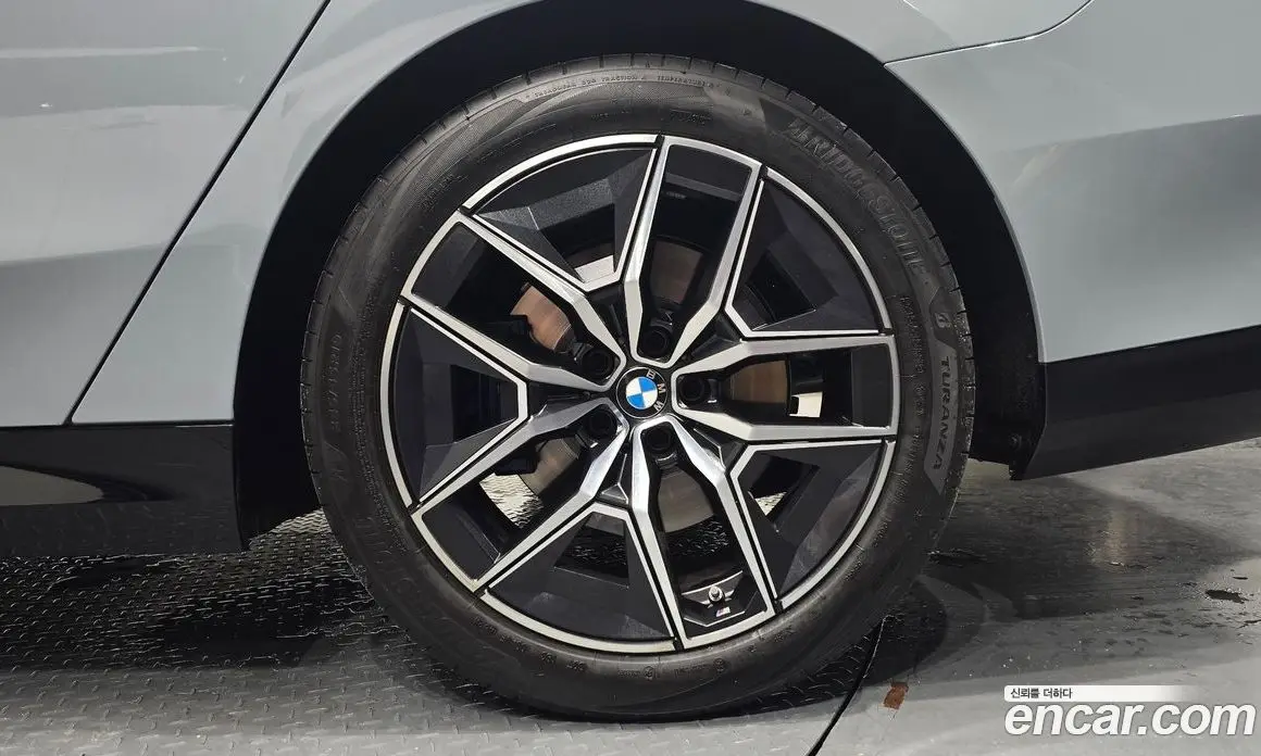 BMW 5 серия 2025 2.0 автомат (гидро), фото 6