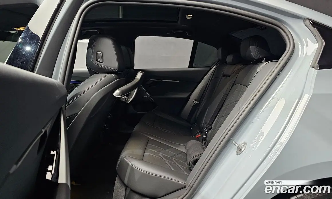 BMW 5 серия 2025 2.0 автомат (гидро), фото 18 BMW 5 серия 2025 2.0 автомат (гидро), фото 18