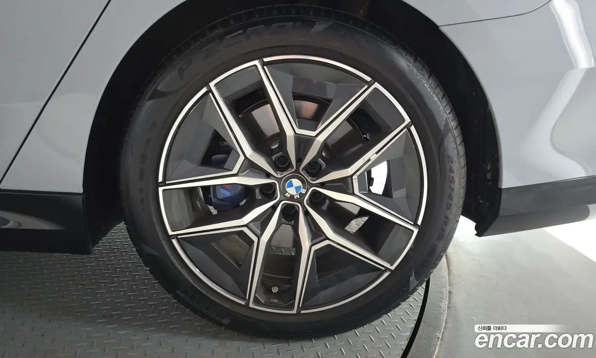 BMW 5 серия 2025 2.0 автомат (гидро), фото 7 BMW 5 серия 2025 2.0 автомат (гидро), фото 7