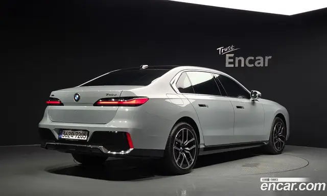 BMW 7 серия, 2025, 7 139 км