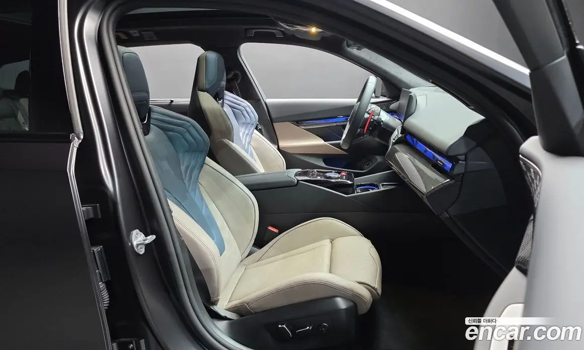BMW M5 2025 4.4 автомат (гидро), фото 16 BMW M5 2025 4.4 автомат (гидро), фото 16