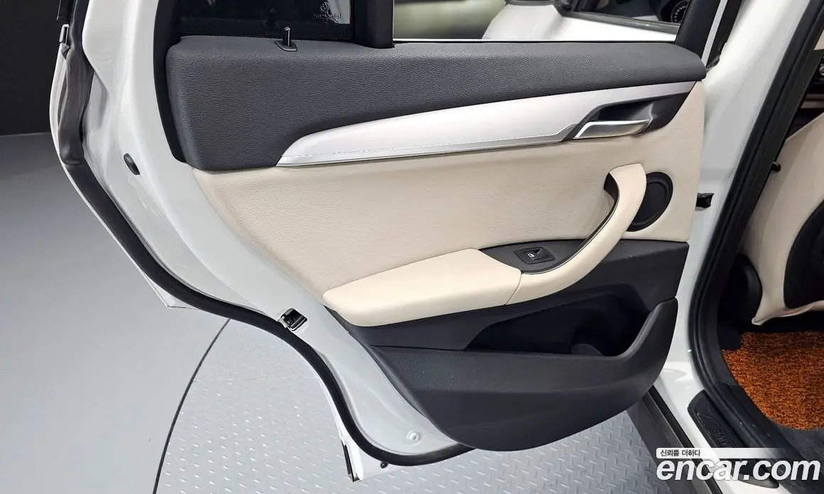 BMW X1 2020 2.0 автомат (гидро), фото 15