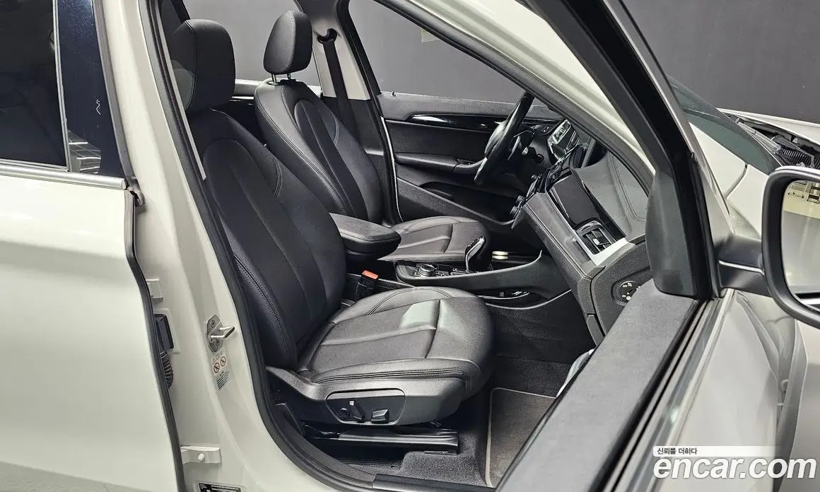 BMW X1 2022 2.0 автомат (гидро), фото 13