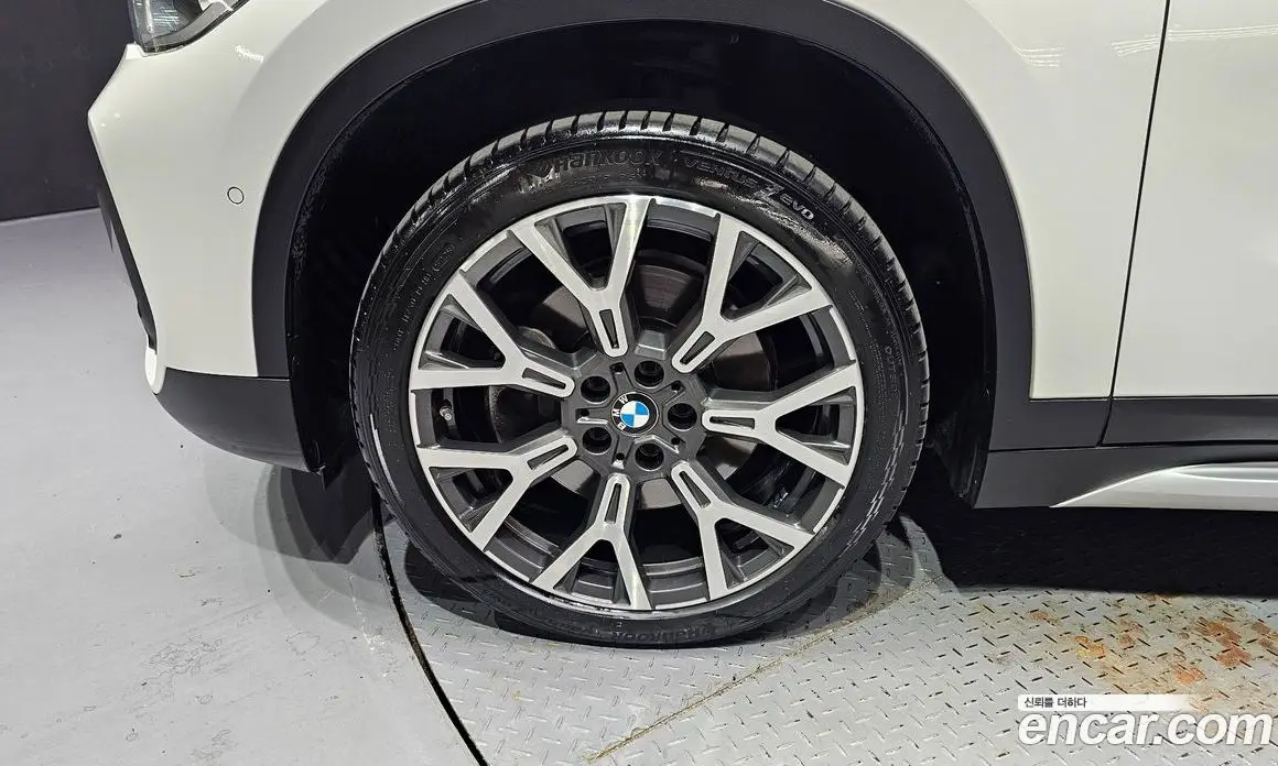 BMW X1 2022 2.0 автомат (гидро), фото 5
