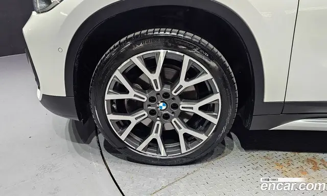 BMW X1 2022 2.0 автомат (гидро), миниатюра 5