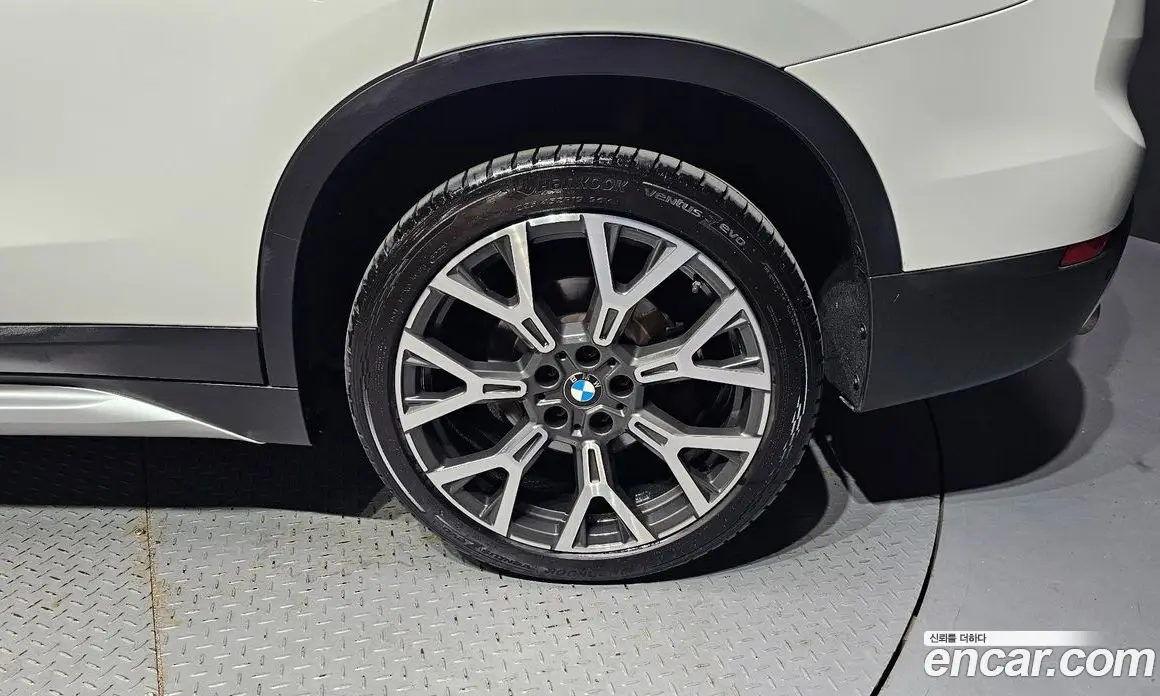 BMW X1 2022 2.0 автомат (гидро), фото 7
