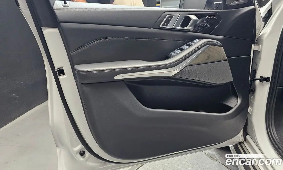 BMW X7 2023 3.0 автомат (гидро), фото 14