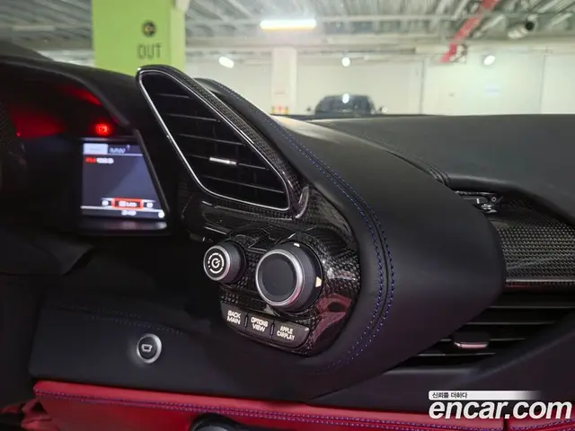 Ferrari 488 2017 3.9 автомат (гидро), миниатюра 11