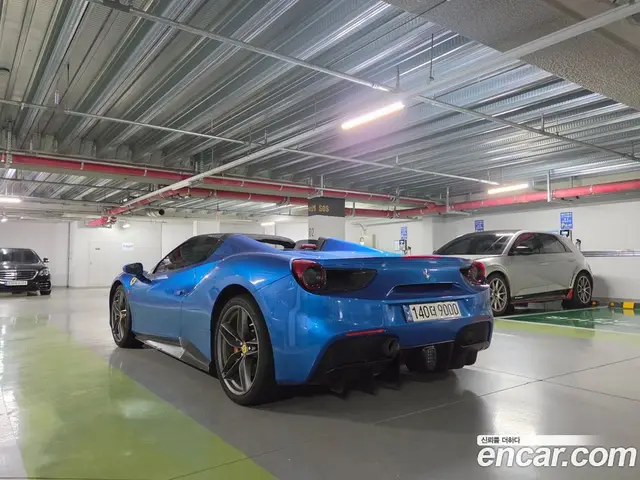 Ferrari 488 2017 3.9 автомат (гидро), миниатюра 3