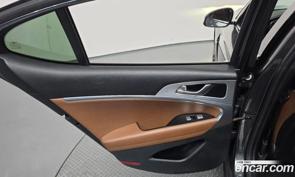 Genesis G70 2018 2.0 автомат (гидро), фото 15 Genesis G70 2018 2.0 автомат (гидро), фото 15