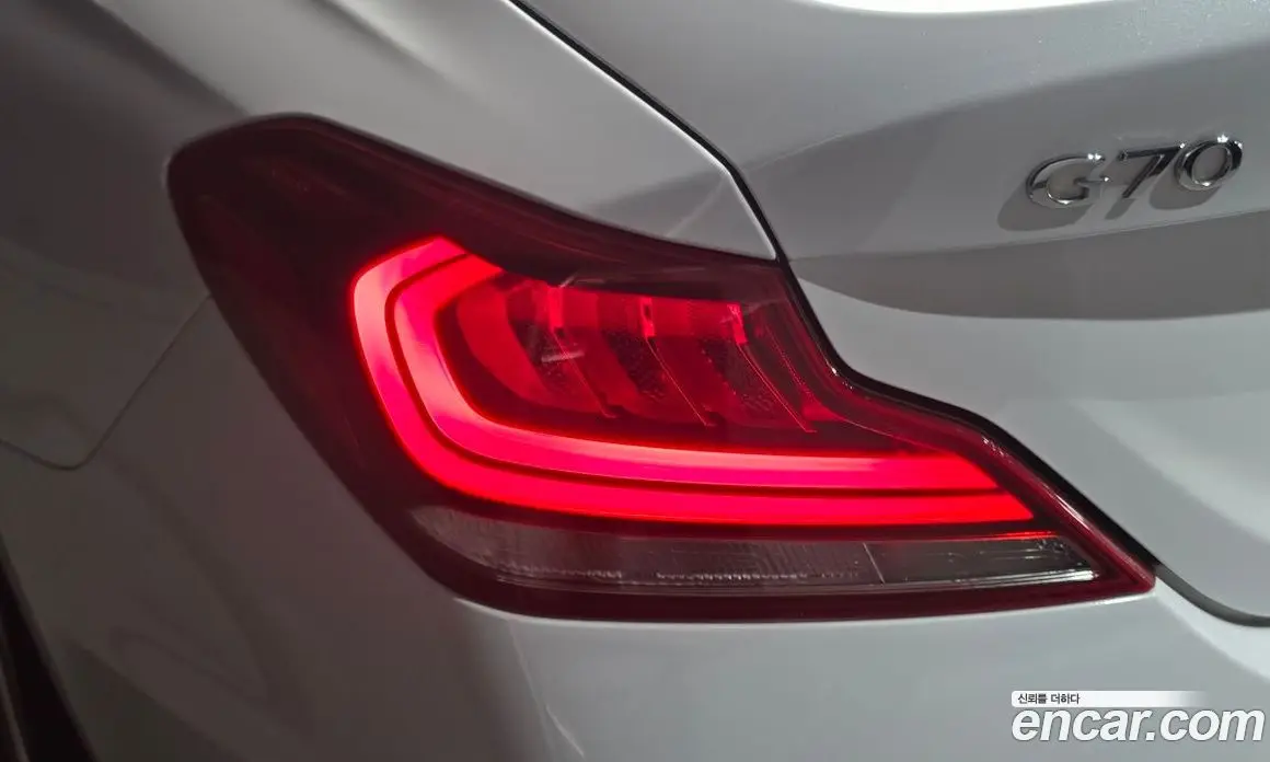Genesis G70 2019 2.0 автомат (гидро), фото 9 Genesis G70 2019 2.0 автомат (гидро), фото 9