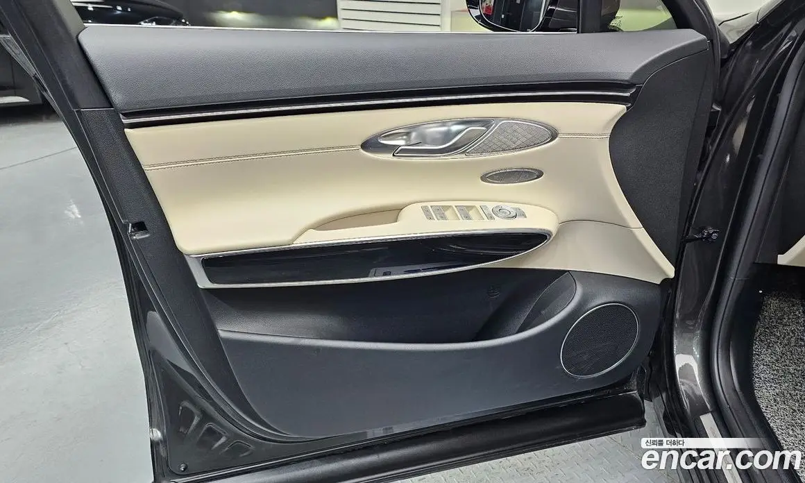 Genesis GV70 2023 2.5 автомат (гидро), фото 13 Genesis GV70 2023 2.5 автомат (гидро), фото 13