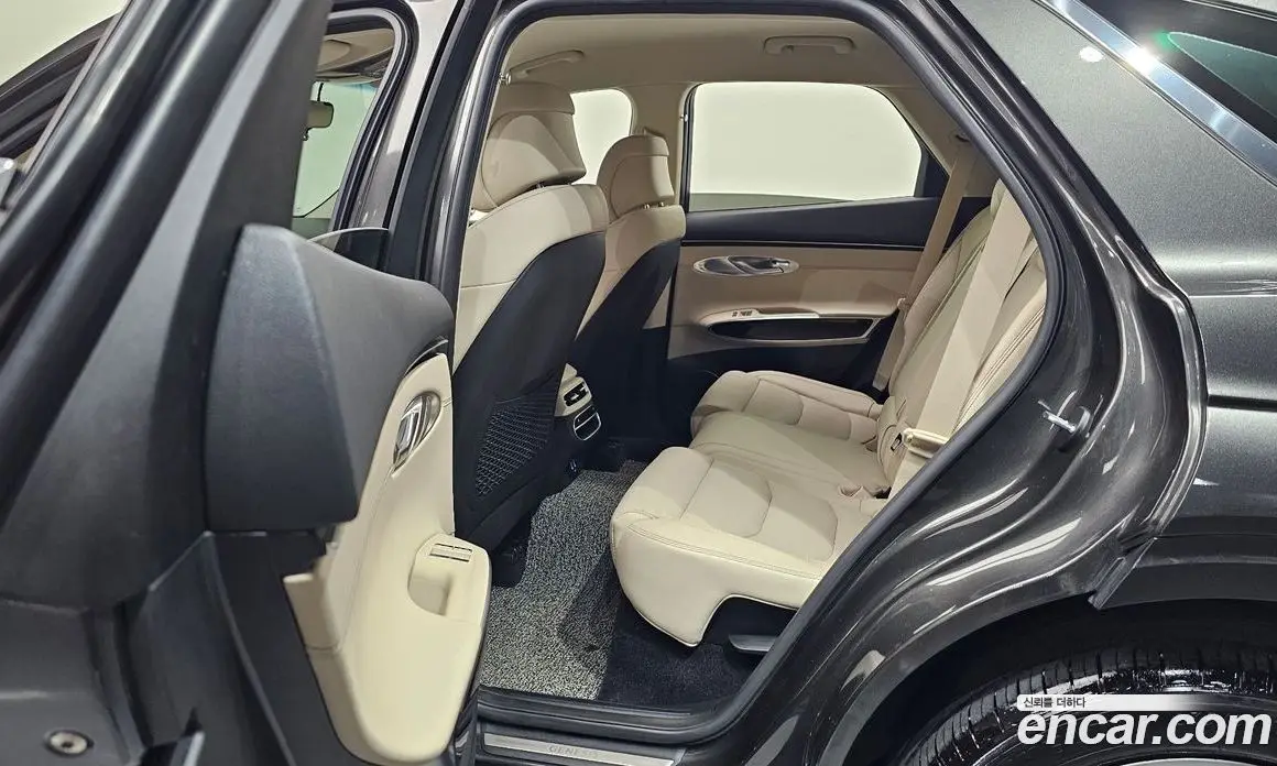 Genesis GV70 2023 2.5 автомат (гидро), фото 15 Genesis GV70 2023 2.5 автомат (гидро), фото 15