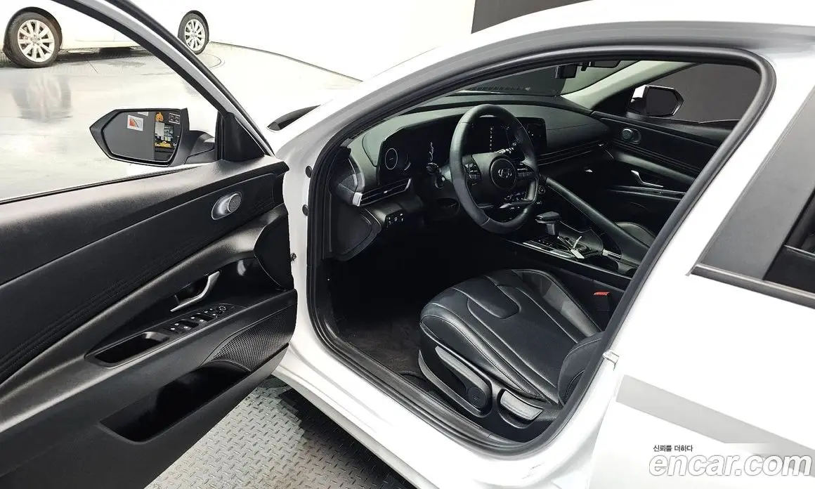 Hyundai Avante 2023 1.6 автомат (гидро), фото 13