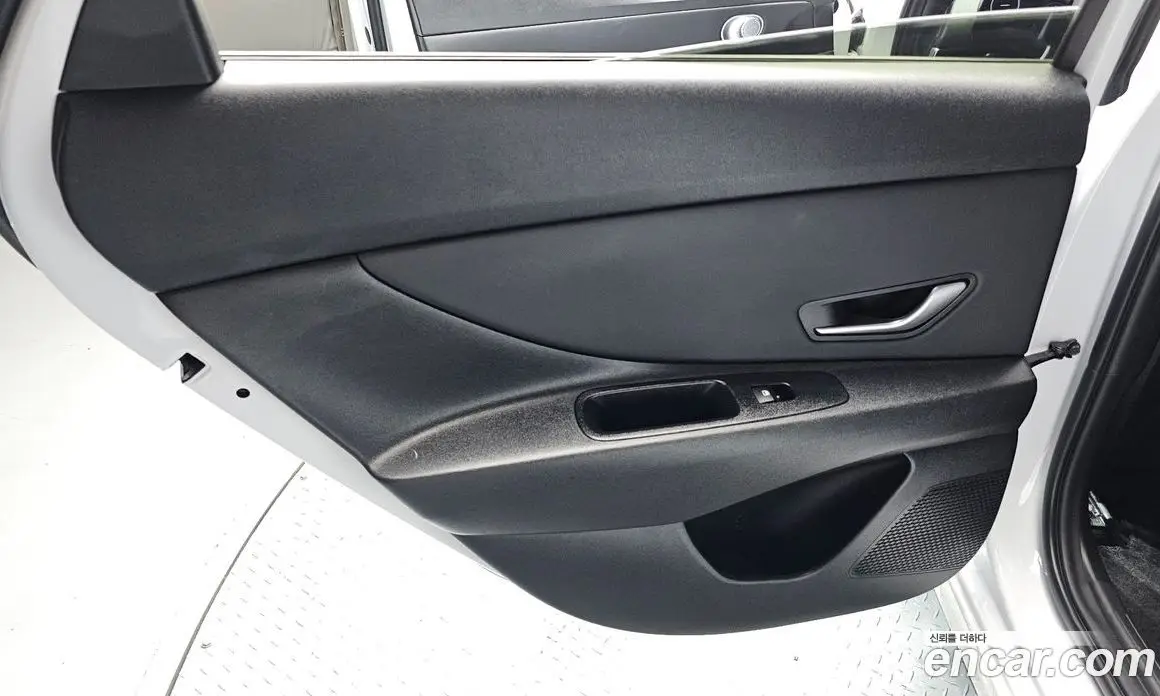 Hyundai Avante 2023 1.6 автомат (гидро), фото 15