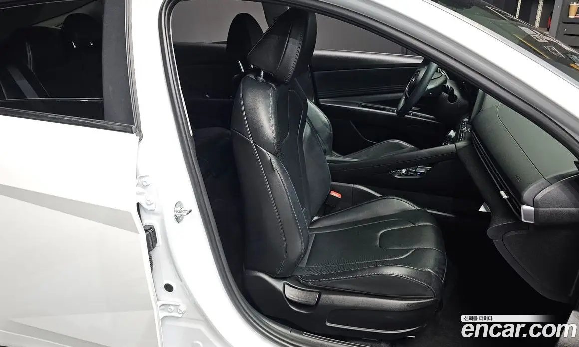 Hyundai Avante 2023 1.6 автомат (гидро), фото 16