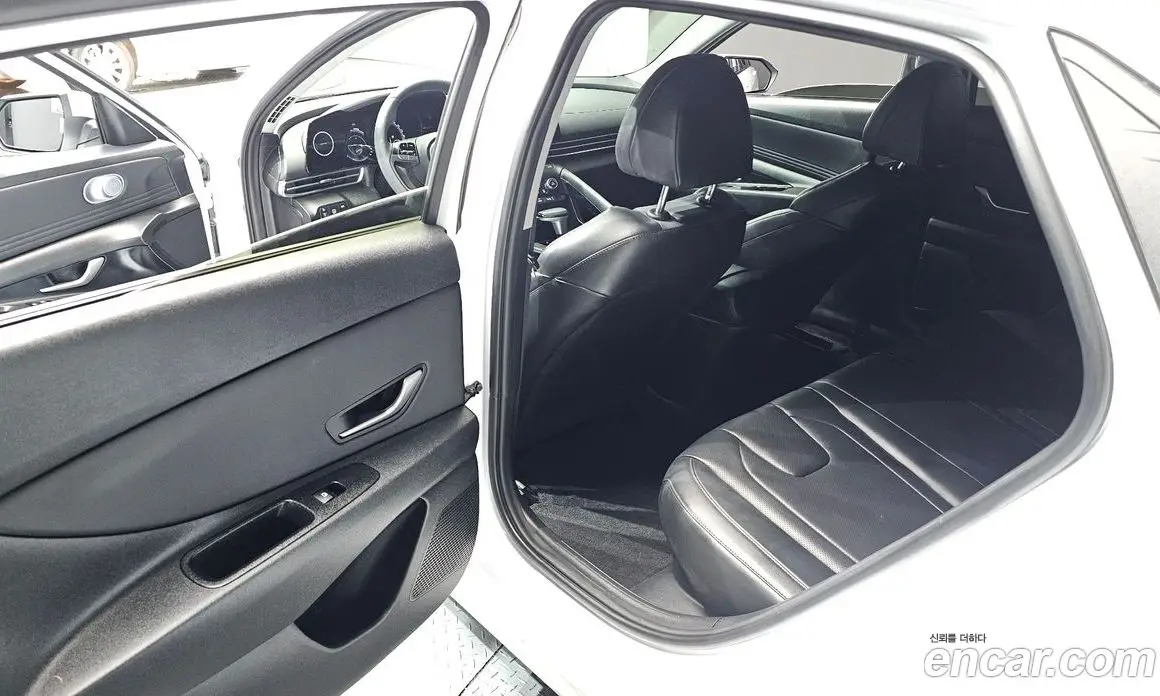 Hyundai Avante 2023 1.6 автомат (гидро), фото 17