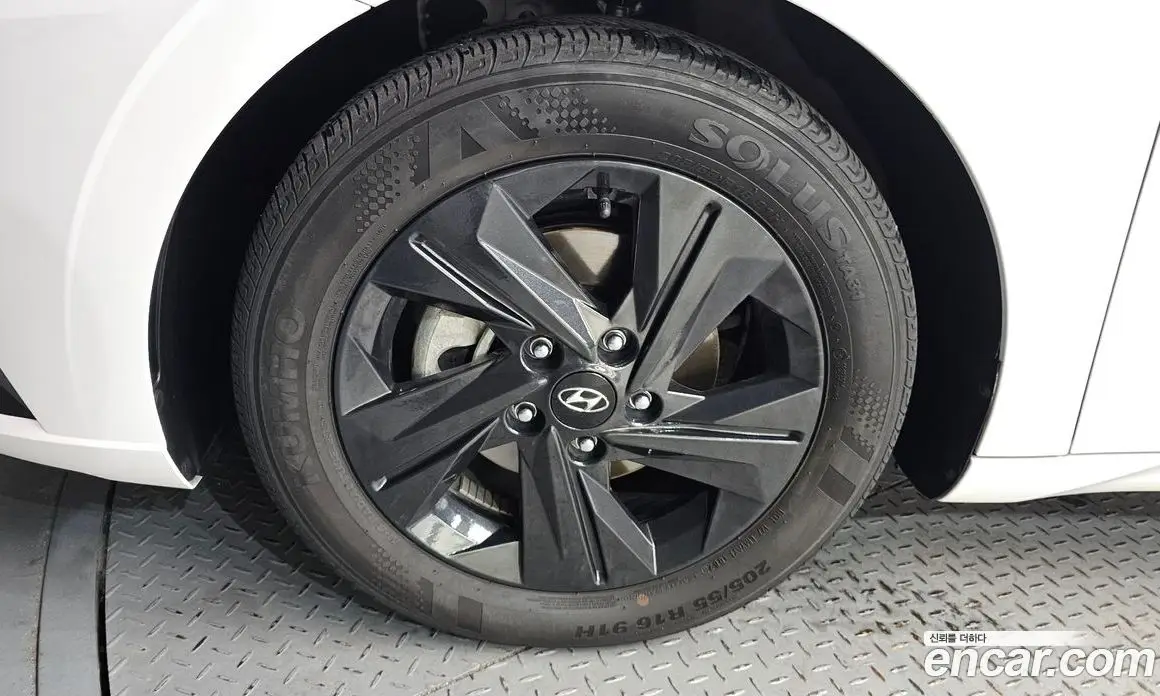 Hyundai Avante 2023 1.6 автомат (гидро), фото 5