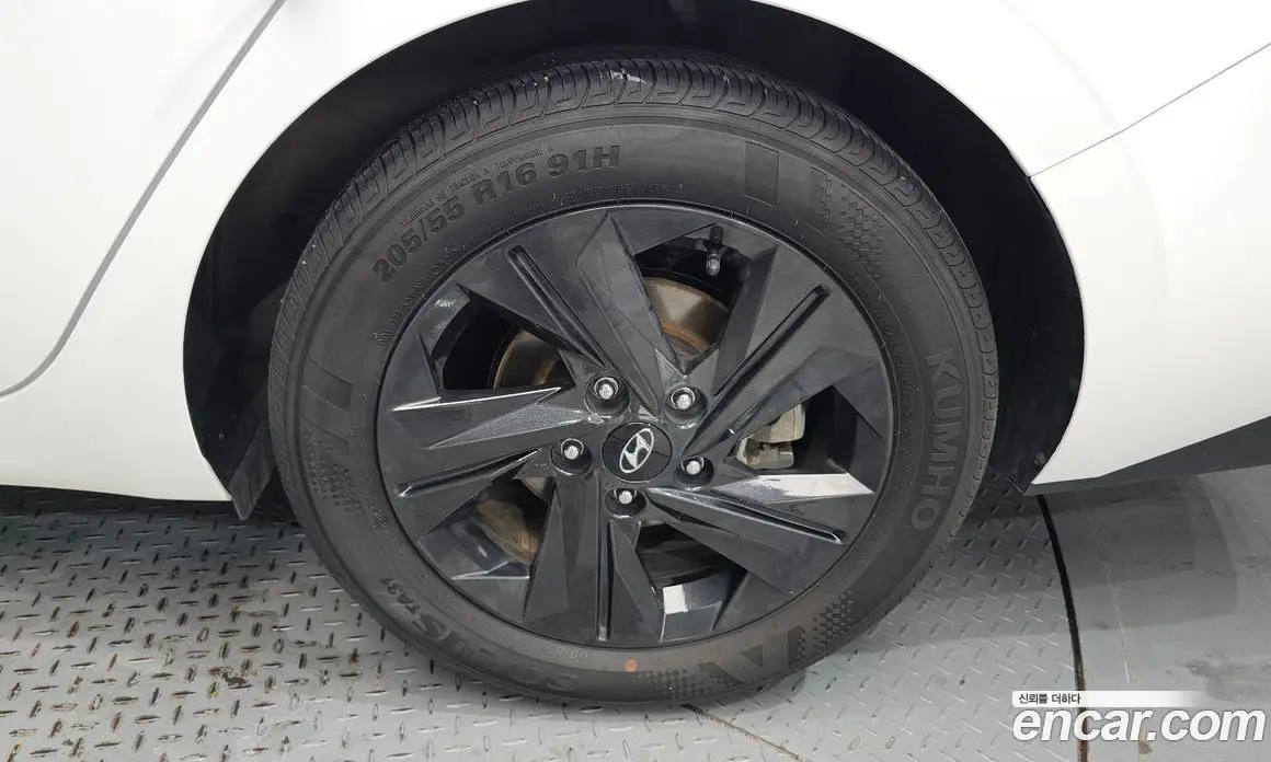 Hyundai Avante 2023 1.6 автомат (гидро), фото 7