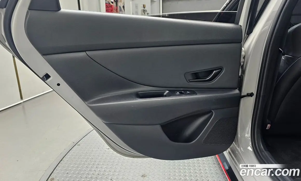 Hyundai Avante 2023 2.0 автомат (гидро), фото 15