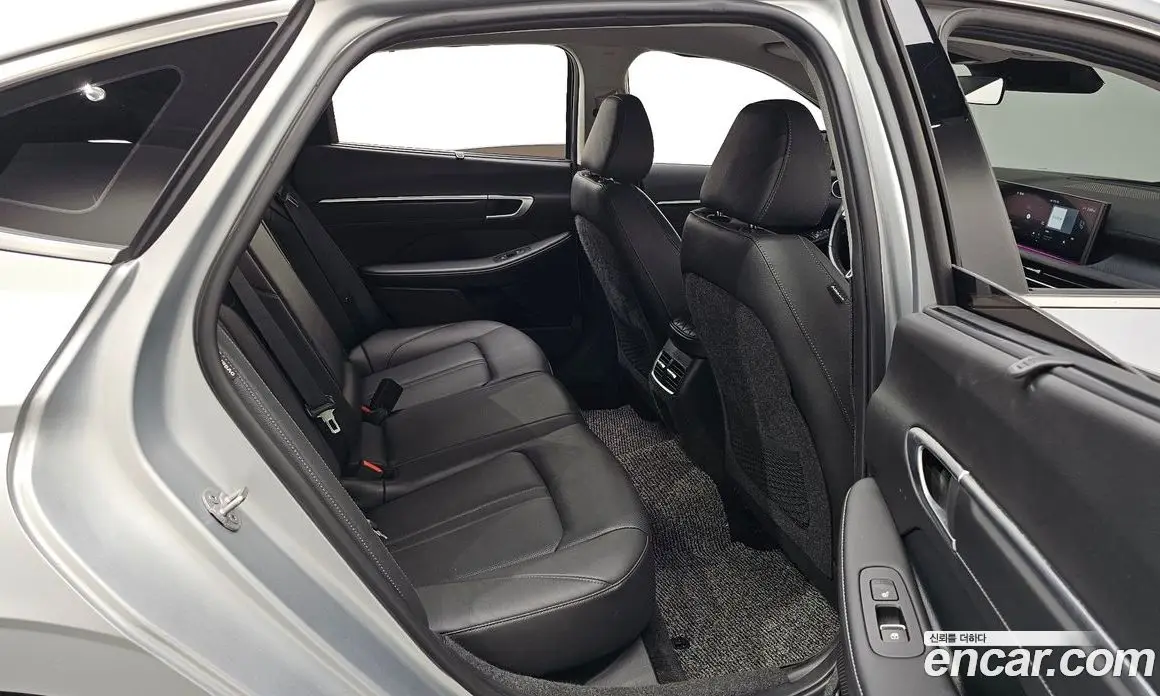 Hyundai Sonata 2023 1.6 автомат (гидро), фото 17